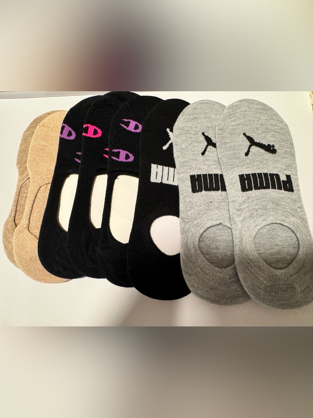 8 pairs of women’s socks